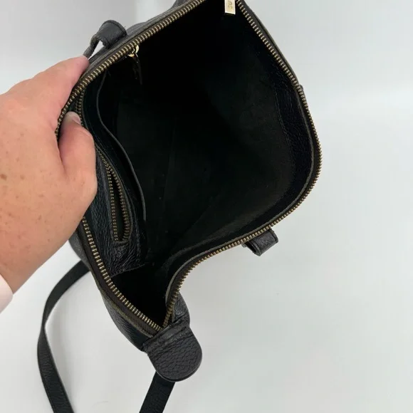 Cuyana Crossbody bag black‎ leather tote crossbody bag gold hardware slouchy